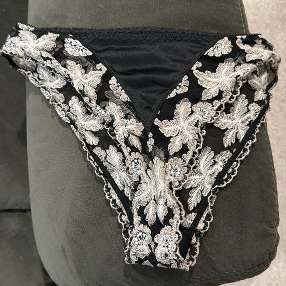 Victoria’s Secret black lace panty - Picture 4 of 5
